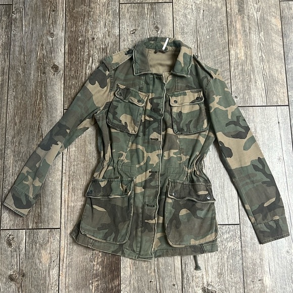 FREE PEOPLE ARYA UTILITY CAMO JACKET - Picture 1 of 4
